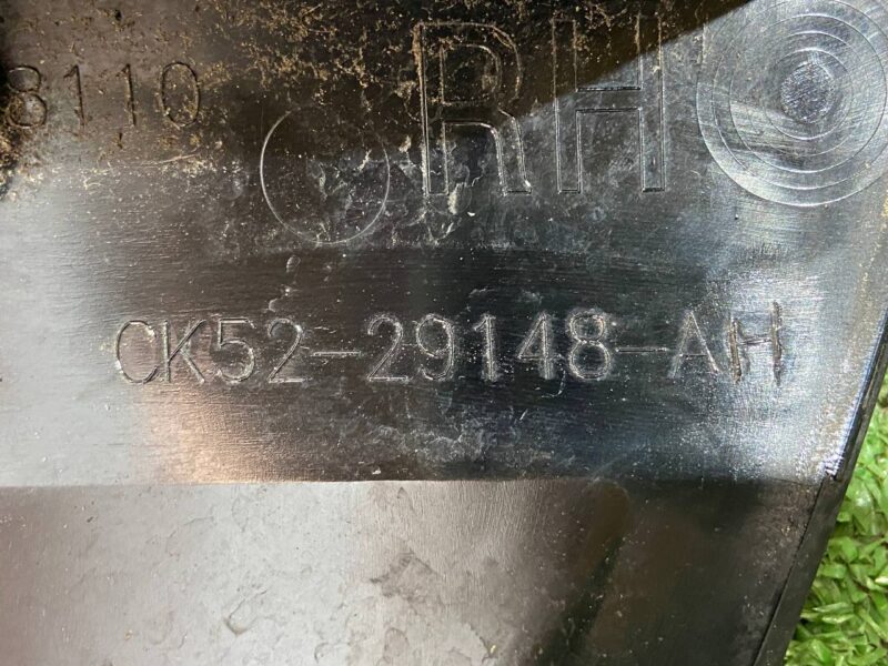 LR102624 Rear pillar arch trim right Range Rover L405 (2013-2021) Used cost 50 € in stock 2 pcs.