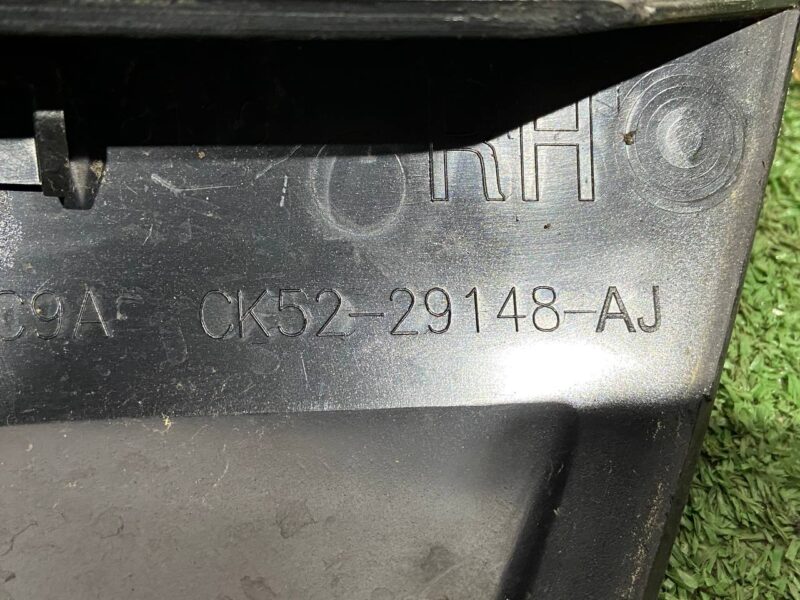 LR102624 Rear pillar arch trim right Range Rover L405 (2013-2021) Used cost 50 € in stock 2 pcs.