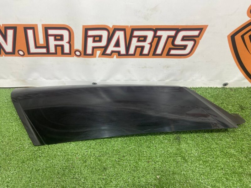 LR102624 Rear pillar arch trim right Range Rover L405 (2013-2021) Used cost 50 € in stock 2 pcs.