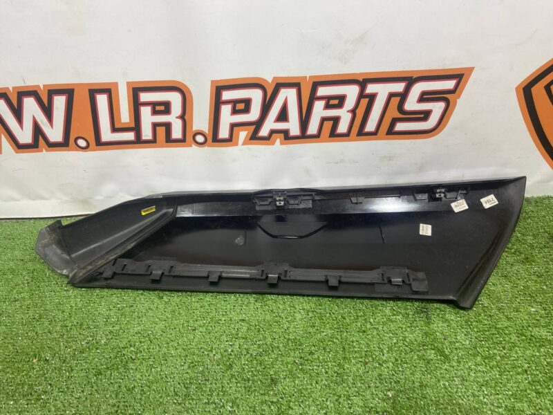 LR102624 Rear pillar arch trim right Range Rover L405 (2013-2021) Used cost 50 € in stock 2 pcs.