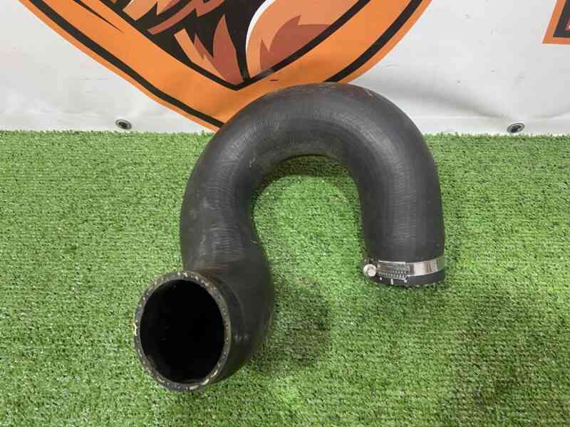 LR117093 Cooling pipe 3.0TD Range Rover Sport L494 (2014-2022) Used cost 50 € in stock 1 pcs.