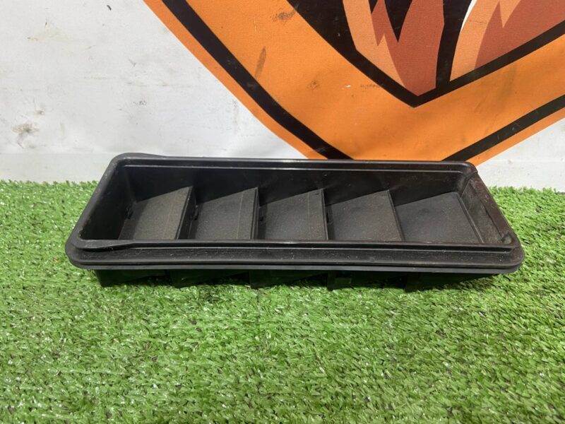 T2H21030 Air duct ventilation grill Jaguar F-Pace X761 (2017-) USED cost 20 € in stock 7 pcs.