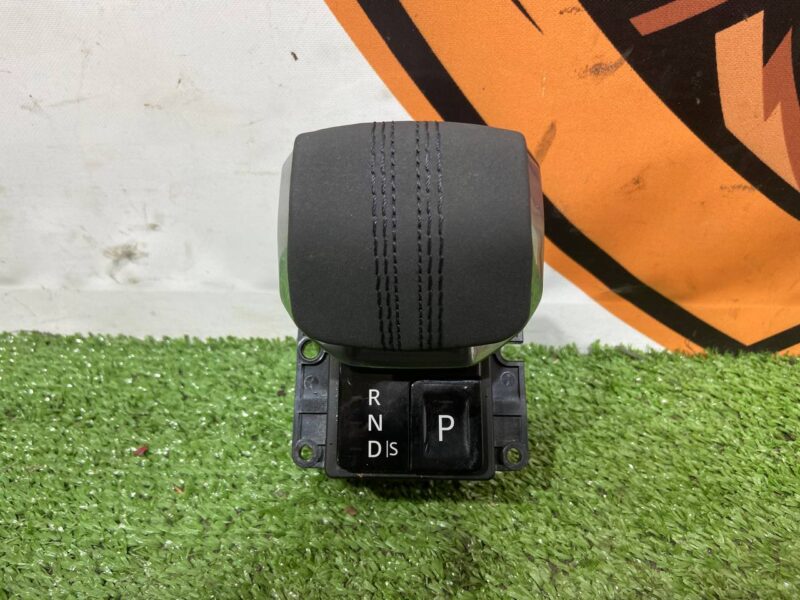 T4A42482 Gear Shift Module Jaguar F-Pace X761 (2017-) Used cost 300 € in stock 4 pcs.
