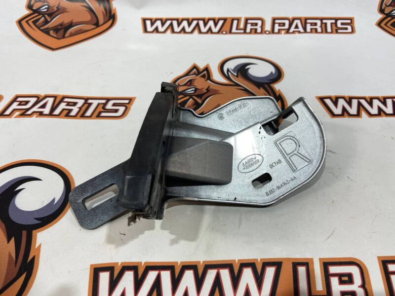 BJ3216A142AA Front right fender mounting bracket Range Rover Evoque L538 (2012-2018) Used cost 90 € in stock 1 pcs.