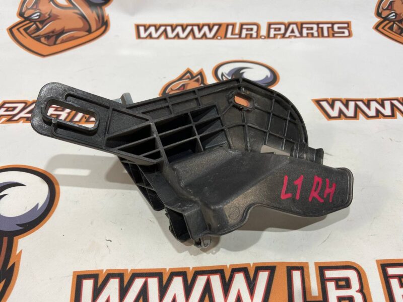 BJ3216A142AA Front right fender mounting bracket Range Rover Evoque L538 (2012-2018) Used cost 90 € in stock 1 pcs.