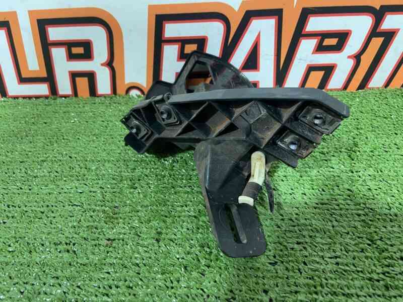 BJ3216A142AA Front right fender mounting bracket Range Rover Evoque L538 (2012-2018) Used cost 90 € in stock 1 pcs.