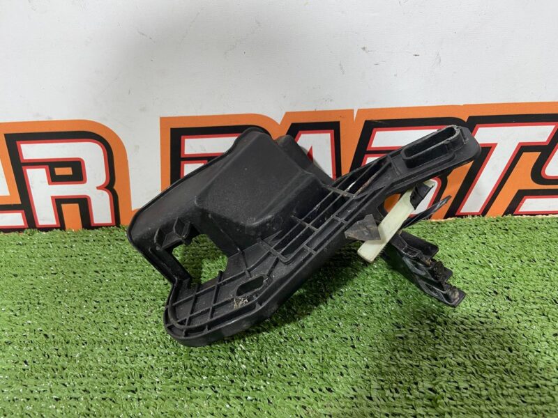 BJ3216A142AA Front right fender mounting bracket Range Rover Evoque L538 (2012-2018) Used cost 90 € in stock 1 pcs.