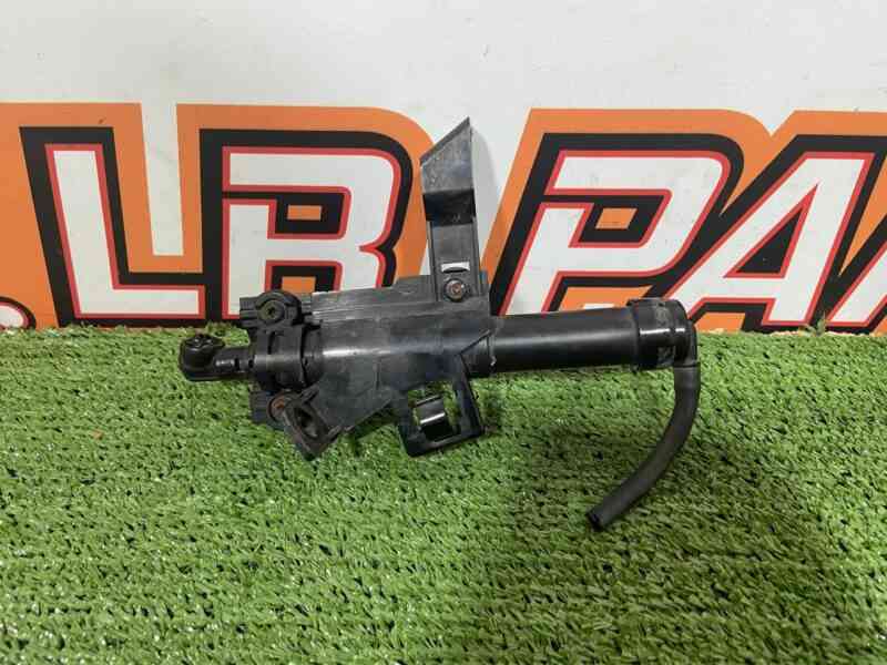 LR024211 Headlight washer nozzle left Range Rover Evoque L538 (2012-2018) Used cost 30 € in stock 2 pcs.
