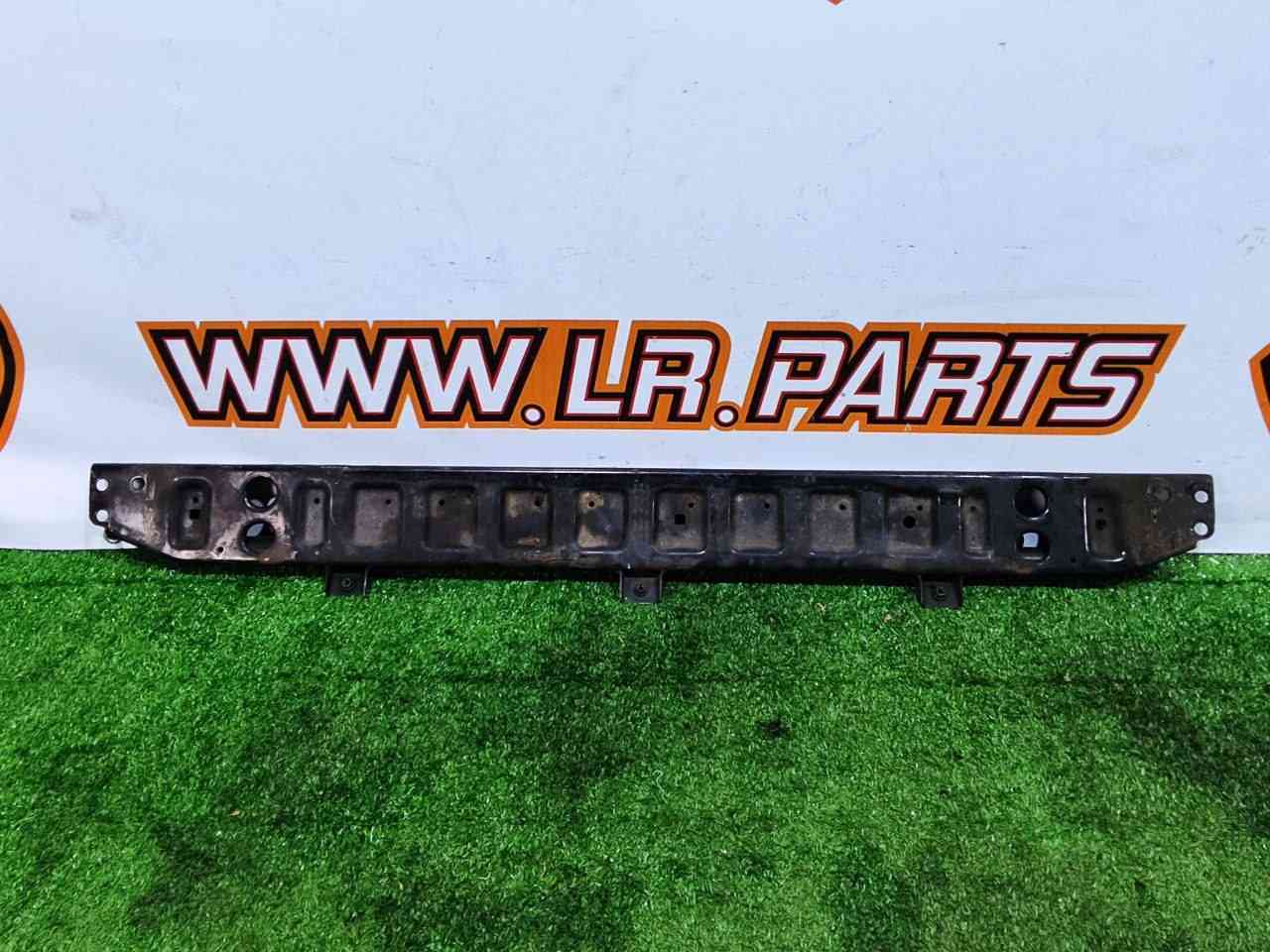 LR024295 Radiator mounting bracket lower LAND ROVER DISCOVERY SPORT L550 2015- Used cost 75 € in stock 1 pcs.