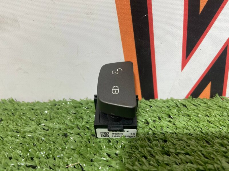 LR025905 Door Lock Switch Right Range Rover Evoque L538 (2012-2018) Used cost 15 € in stock 1 pcs.