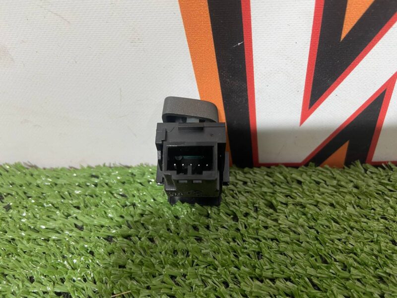 LR025905 Door Lock Switch Right Range Rover Evoque L538 (2012-2018) Used cost 15 € in stock 1 pcs.