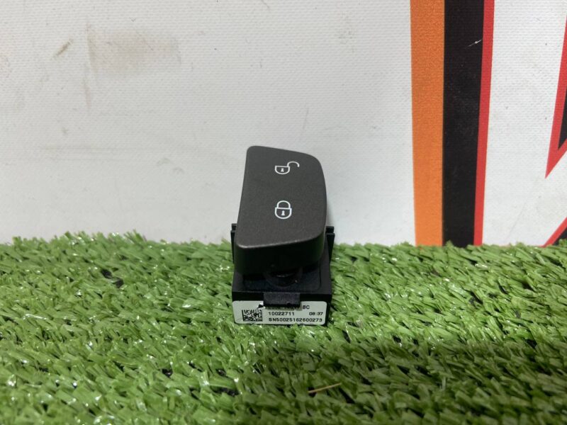 LR025906 Front Left Door Lock Switch Range Rover Evoque L538 (2012-2018) Used cost 16 € in stock 1 pcs.