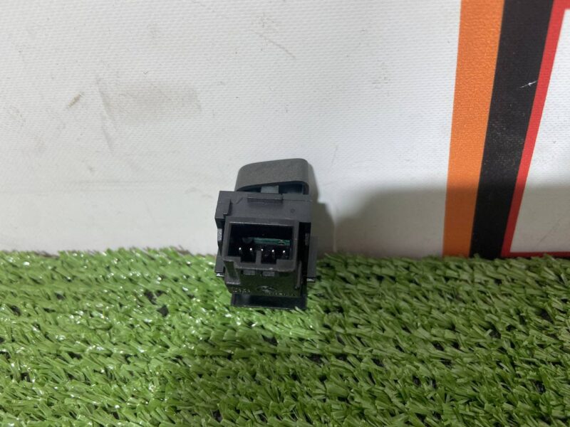 LR025906 Front Left Door Lock Switch Range Rover Evoque L538 (2012-2018) Used cost 16 € in stock 1 pcs.