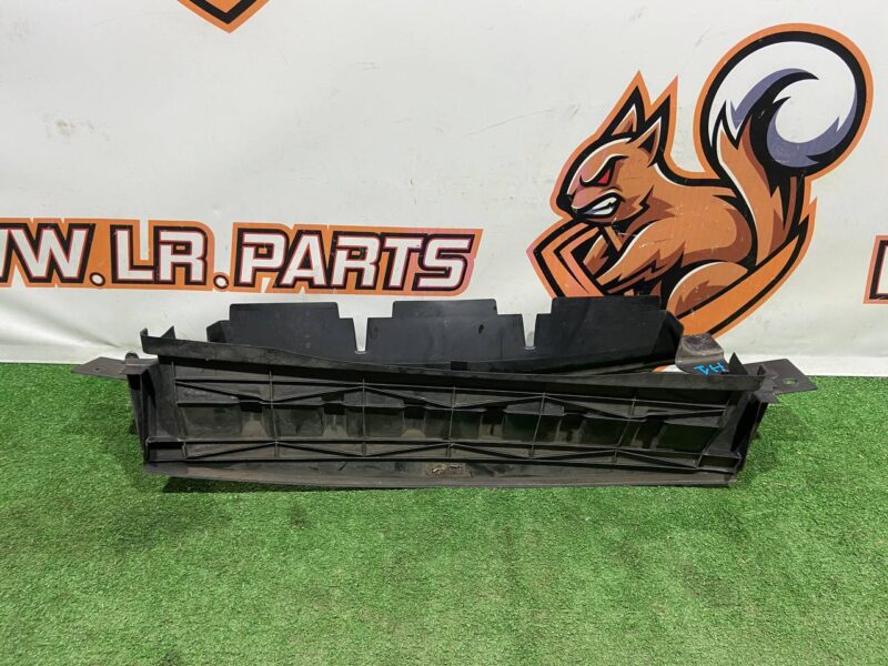 LR033415 Radiator deflector central lower Range Rover L405 (2013-2021) Used cost 60 € in stock 2 pcs.