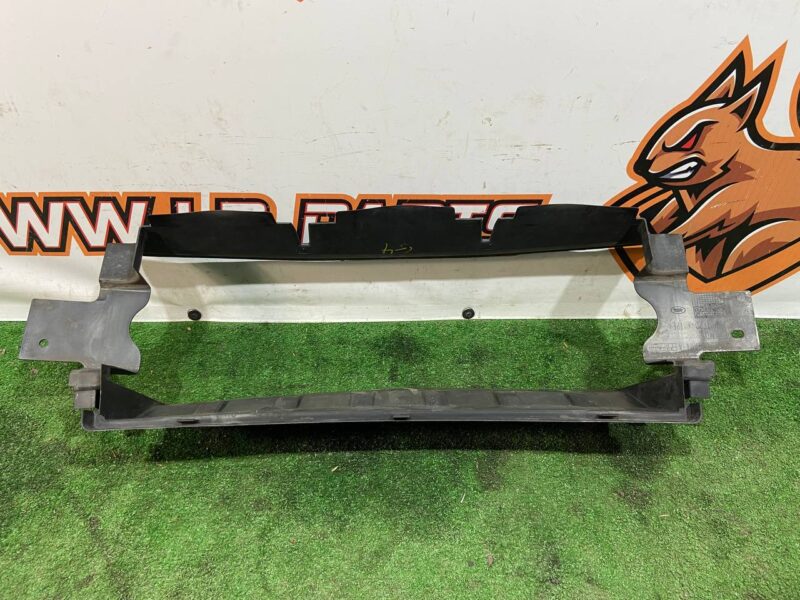 LR033415 Radiator deflector central lower Range Rover L405 (2013-2021) Used cost 60 € in stock 2 pcs.