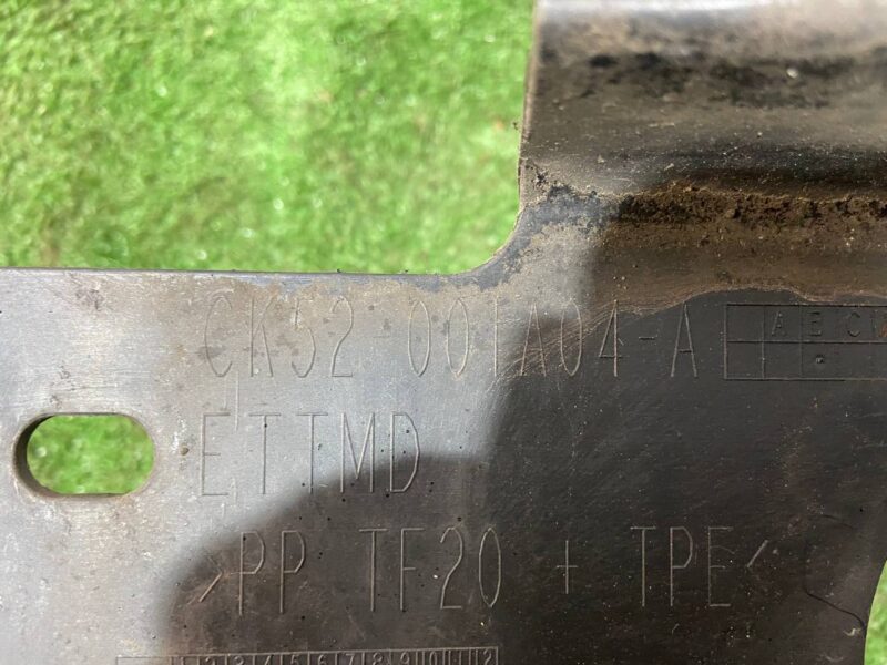 LR033415 Radiator deflector central lower Range Rover L405 (2013-2021) Used cost 60 € in stock 2 pcs.
