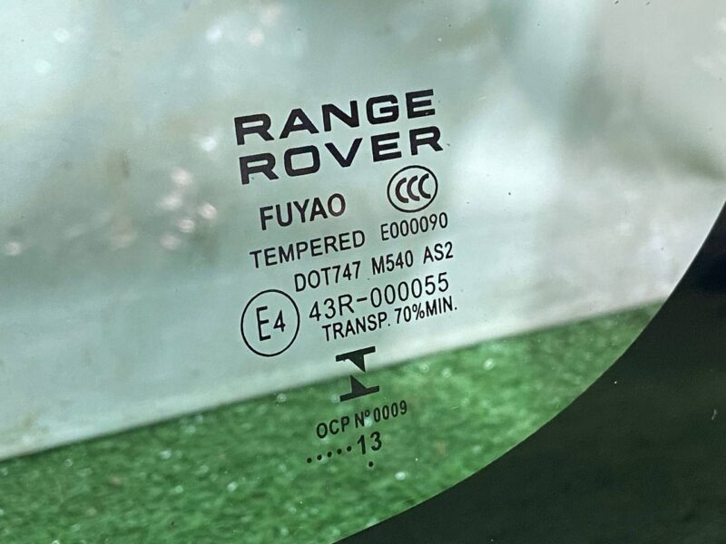 LR034327 Right side body glass Range Rover L405 (2013-2021) Used cost 150 € in stock 1 pcs.