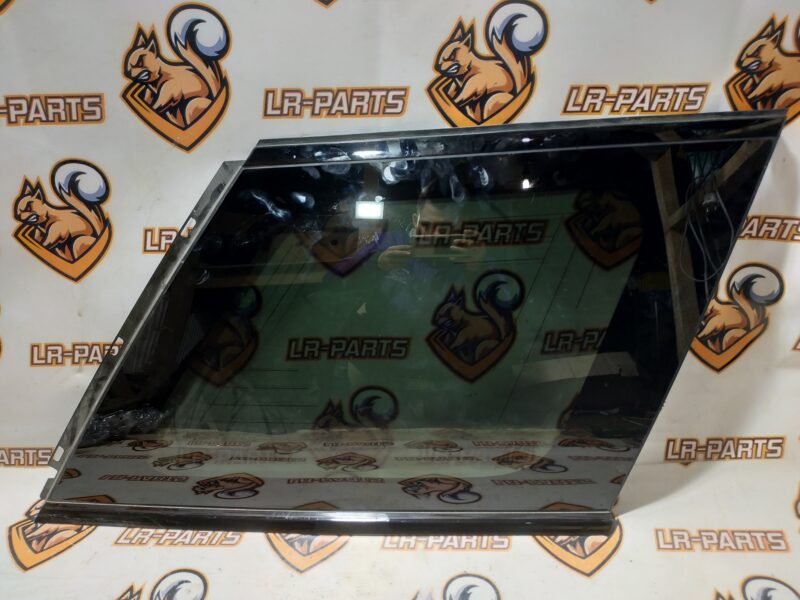 LR034327 Right side body glass Range Rover L405 (2013-2021) Used cost 150 € in stock 1 pcs.