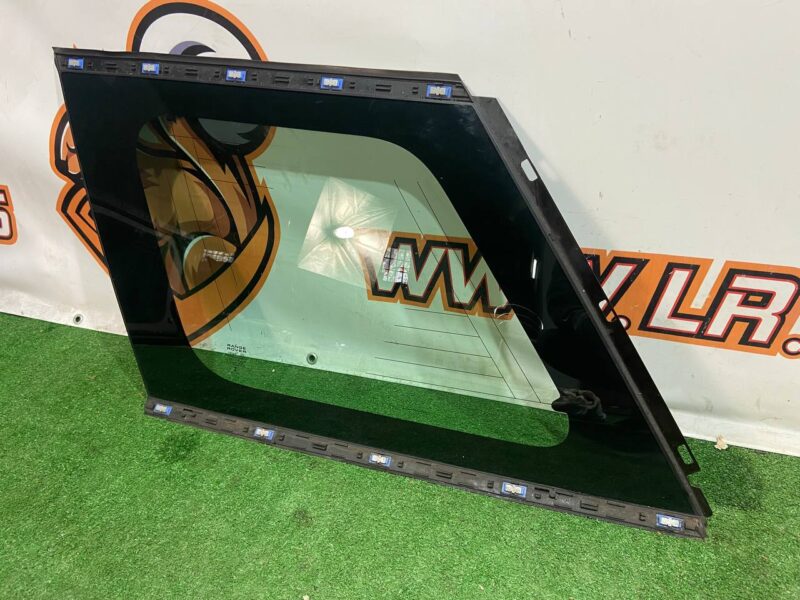 LR034328 Glass in the body side left Range Rover L405 (2013-2021) Used cost 150 € in stock 1 pcs.
