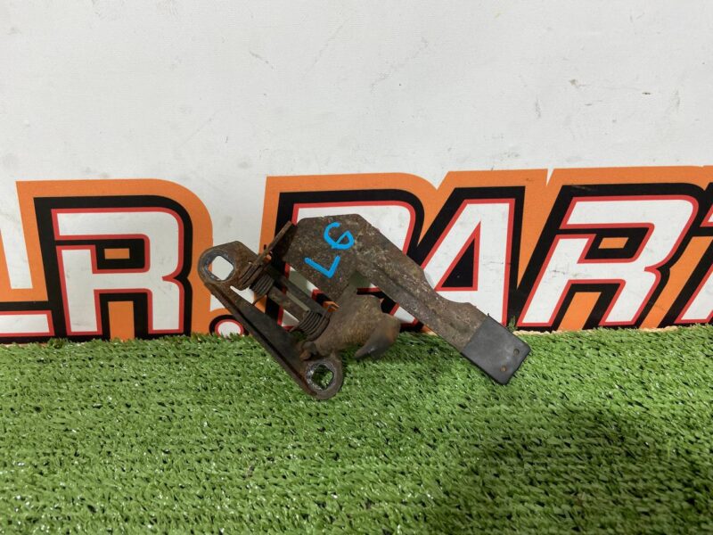 LR035401 Range Rover Evoque L538 (2012-2018) Hood Safety Latch Used cost 27 € in stock 4 pcs.