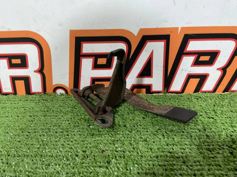 LR035401 Range Rover Evoque L538 (2012-2018) Hood Safety Latch Used cost 27 € in stock 4 pcs.