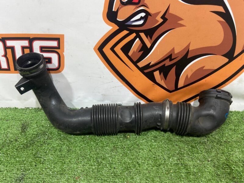 LR036468 Air intake pipe from the filter to the turbocharger left side Range Rover L405 (2013-2021) Used cost 35 € in stock 3 pcs.