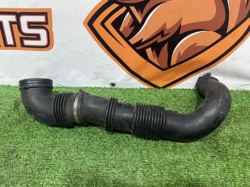 LR036468 Air intake pipe from the filter to the turbocharger left side Range Rover L405 (2013-2021) Used cost 35 € in stock 3 pcs.