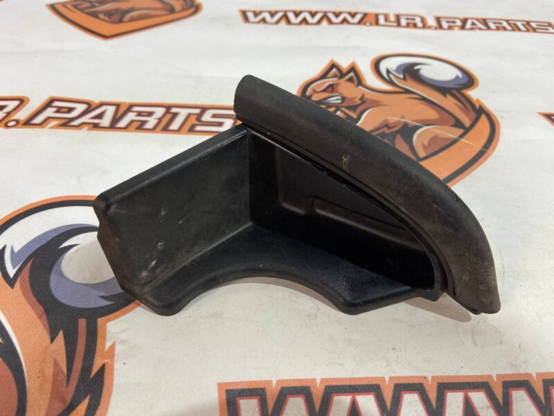 LR040774 Soundproofing of the front right pillar Range Rover L405 (2013-2021) Used cost 35 € in stock 1 pcs.