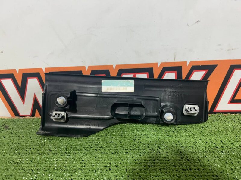 LR042989 Door sill trim left Range Rover Evoque L538 (2012-2018) Used cost 20 € in stock 1 pcs.