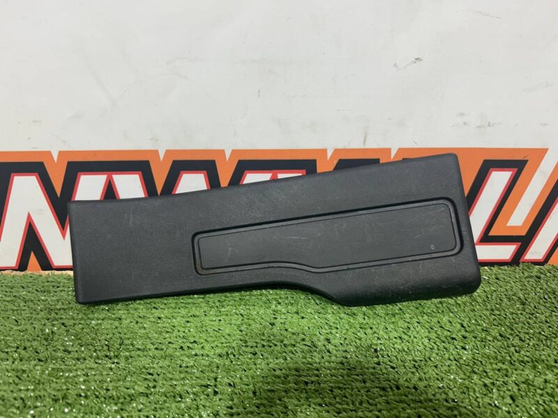 LR042989 Door sill trim left Range Rover Evoque L538 (2012-2018) Used cost 20 € in stock 1 pcs.