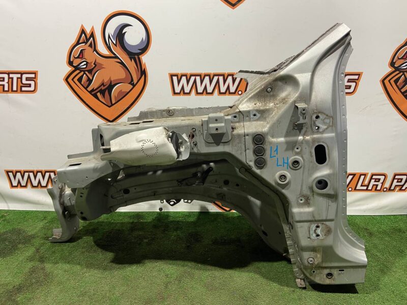 LR044029 Quarter car front left Range Rover Evoque L538 (2012-2018) Used cost 500 € in stock 1 pcs.