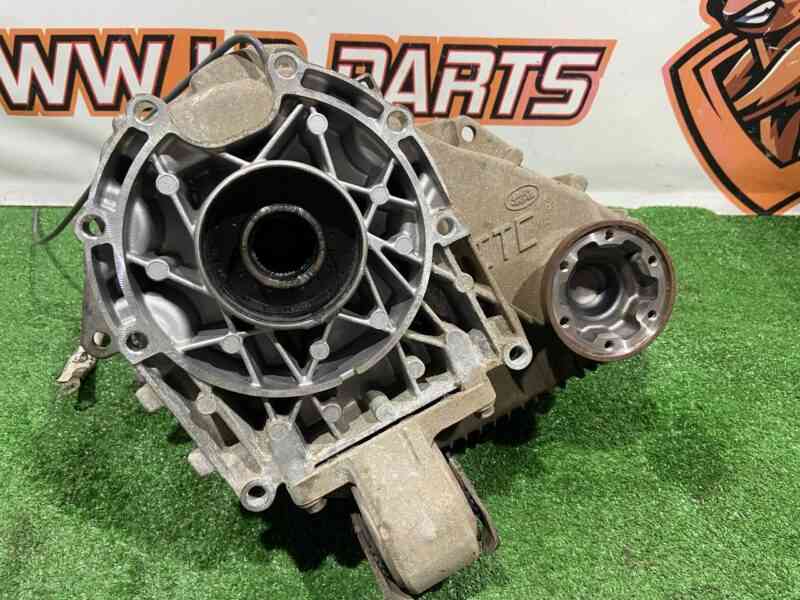 LR049160 Transfer case 4.4 TD Range Rover L405 (2013-2021) Used cost 350 € in stock 1 pcs.