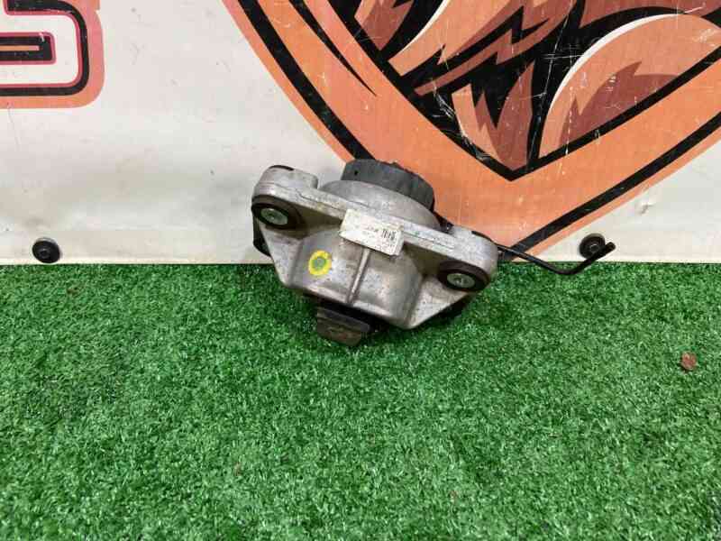 LR051514 Right engine mount 4.4TD Range Rover L405 (2013-2021) Used cost 92 € in stock 2 pcs.