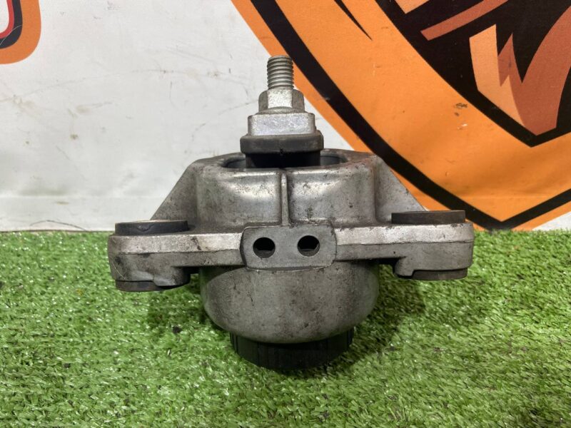 LR051514 Right engine mount 4.4TD Range Rover L405 (2013-2021) Used cost 92 € in stock 2 pcs.