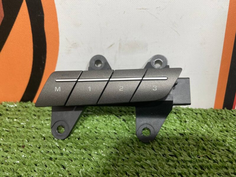 LR055279 Electric seat adjustment switch right Range Rover Evoque L538 (2012-2018) Used cost 19 € in stock 1 pcs.