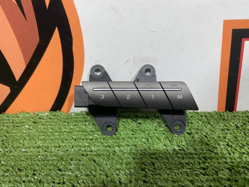 LR055280 Left electric seat adjustment switch Range Rover Evoque L538 (2012-2018) Used cost 20 € in stock 1 pcs.