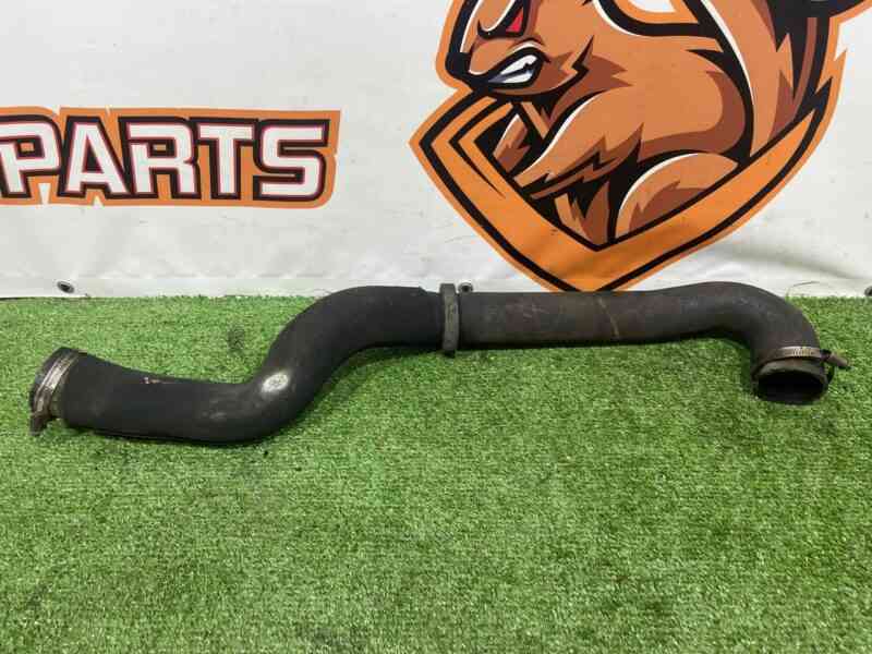 LR060674 Compressed air hose inlet left intercooler Range Rover L405 (2013-2021) Used cost 40 € in stock 1 pcs.