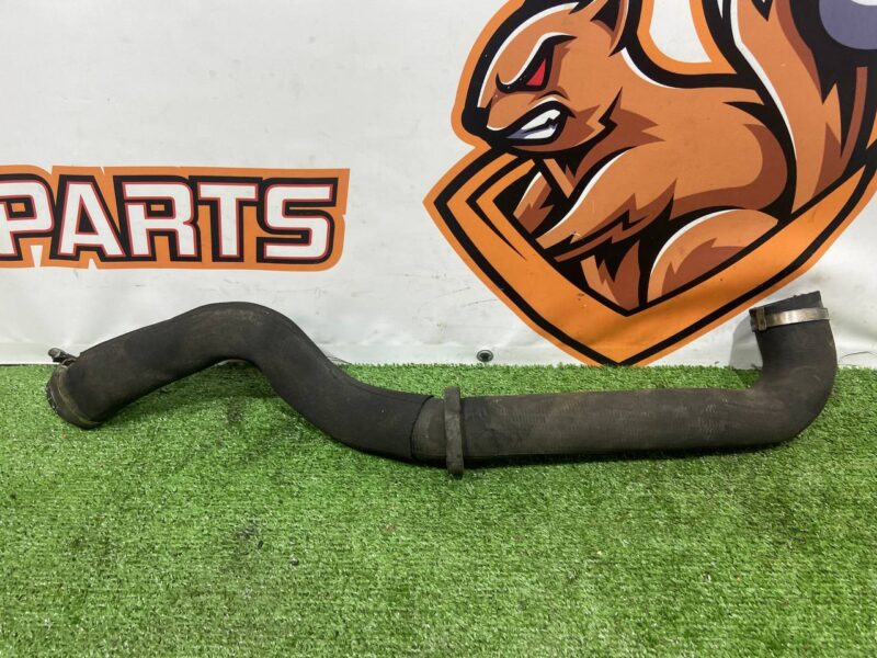 LR060674 Compressed air hose inlet left intercooler Range Rover L405 (2013-2021) Used cost 40 € in stock 1 pcs.