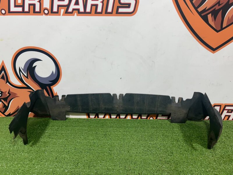 LR069699 Lower radiator deflector 2.0T petrol Range Rover Evoque L538 (2012-2018) used cost 30 € in stock 1 pcs.