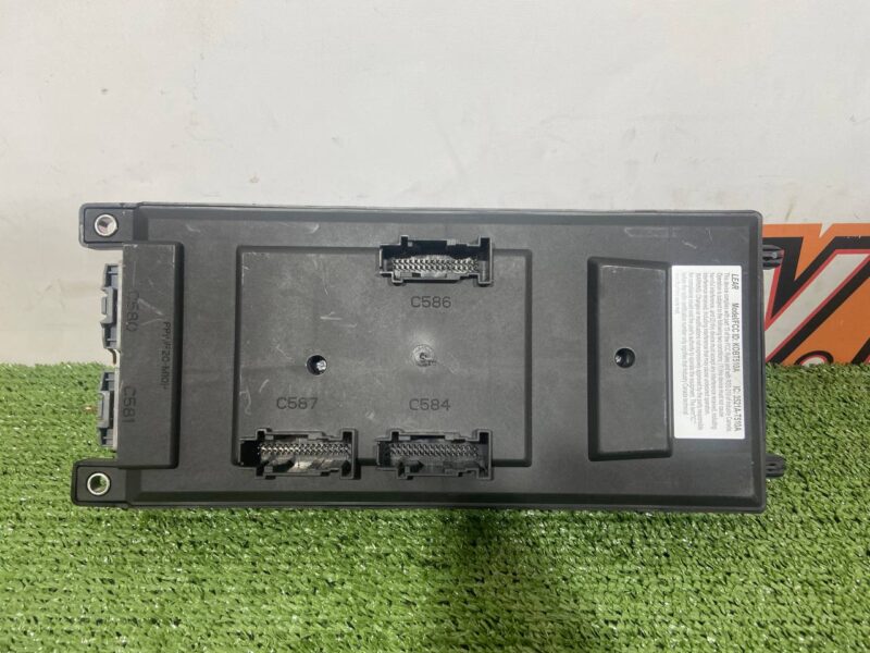 LR070837 Fuse box Range Rover Evoque L538 (2012-2018) Used cost  € in stock 1 pcs.