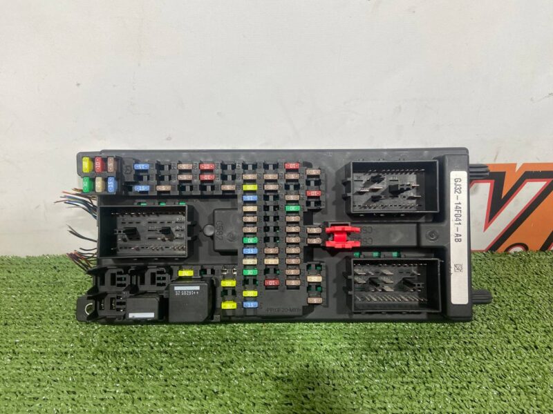 LR070837 Fuse box Range Rover Evoque L538 (2012-2018) Used cost  € in stock 1 pcs.