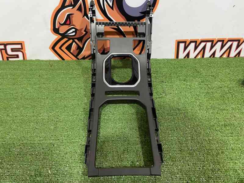 LR071510 Center console trim panel Range Rover Evoque L538 (2012-2018) Used cost 75 € in stock 1 pcs.