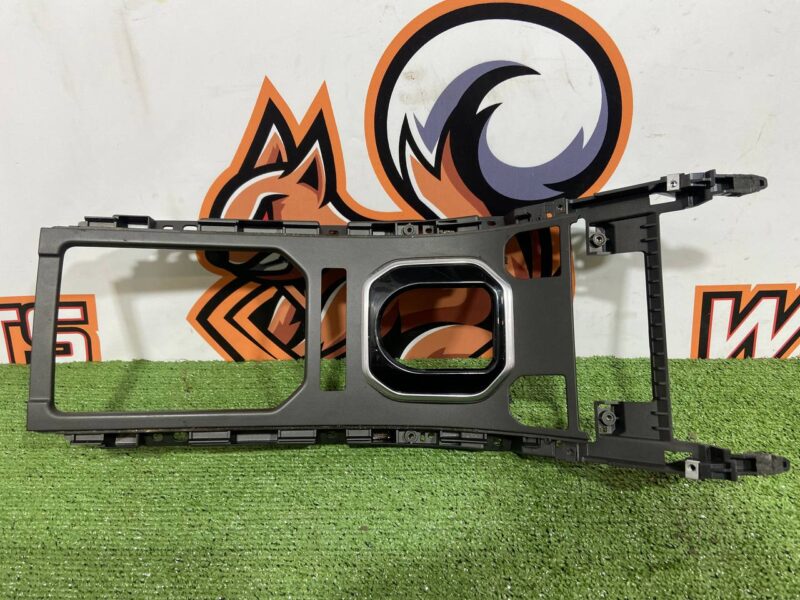 LR071510 Center console trim panel Range Rover Evoque L538 (2012-2018) Used cost 75 € in stock 1 pcs.