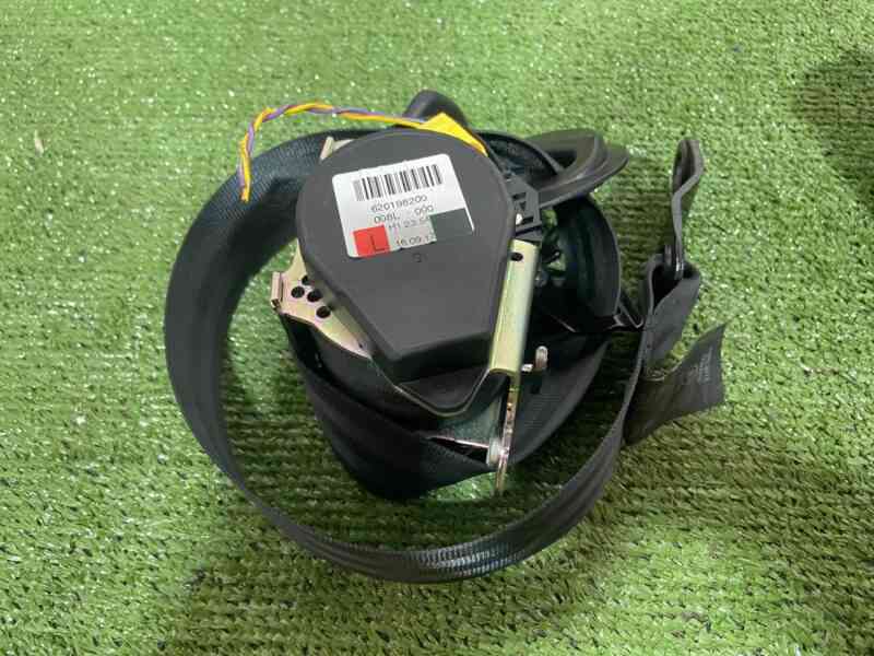 LR072746KIT Used Range Rover Evoque L538 (2012-2018) seat belt set cost 350 € in stock 1 pcs.