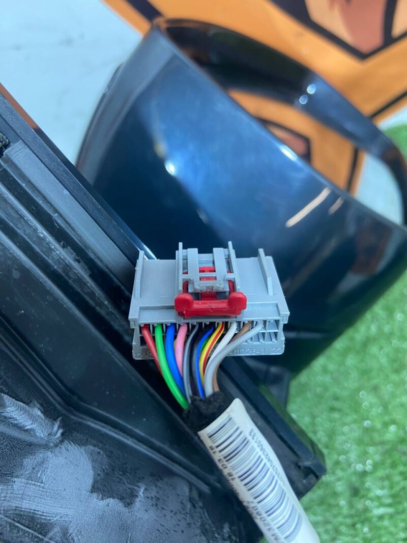 LR072952 Outside right mirror assembly Land Rover Discovery Sport L550 (2015-) Used cost 500 € in stock 1 pcs.