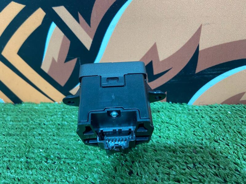 LR073544 Driving control switch Range Rover Evoque L538 (2012-2018) Used cost 40 € in stock 1 pcs.