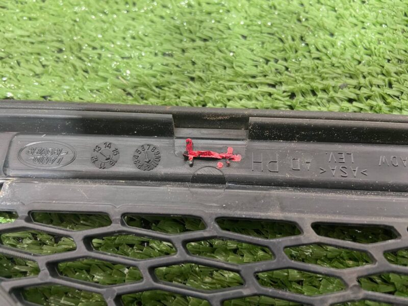 LR074253 Hood molding right Range Rover Evoque L538 (2012-2018) Used cost 80 € in stock 1 pcs.