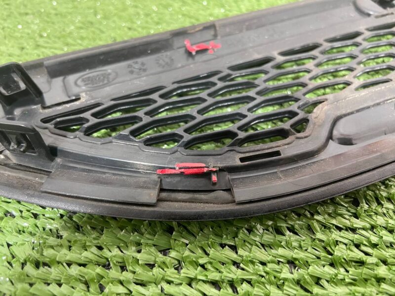 LR074253 Hood molding right Range Rover Evoque L538 (2012-2018) Used cost 80 € in stock 1 pcs.