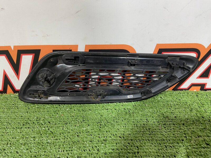 LR074254 Left Hood Grille Range Rover Evoque L538 (2012-2018) Used cost 80 € in stock 1 pcs.