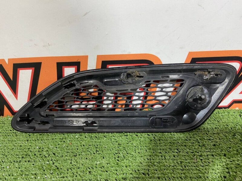 LR074254 Left Hood Grille Range Rover Evoque L538 (2012-2018) Used cost 80 € in stock 1 pcs.